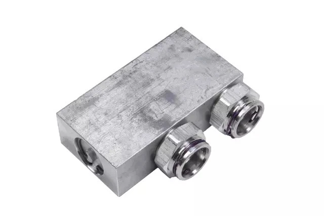 Válvula de derivación térmica refrigerador de fluido de transmisión genuina GM 17-19 Sierra 23413140 Foto 3 de 3