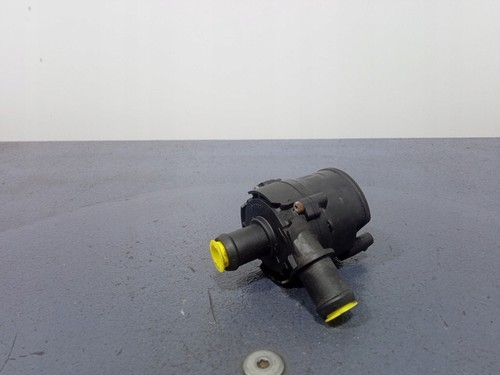 VW Passat B8 2.0 TDI Zusatzwasserpumpe 5G0965567 / AM 15827