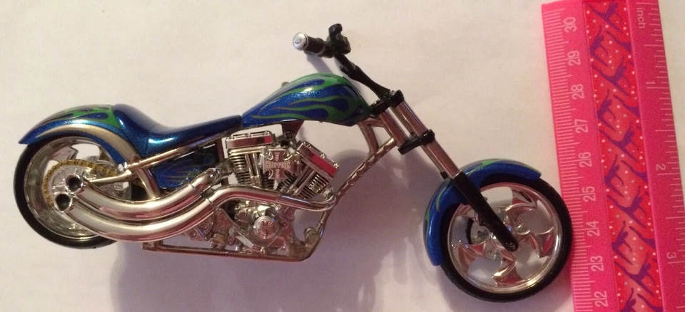 "Moto de juguete West Coast Choppers 2003 6"" de largo y 3"" de alto" Foto 3 de 4