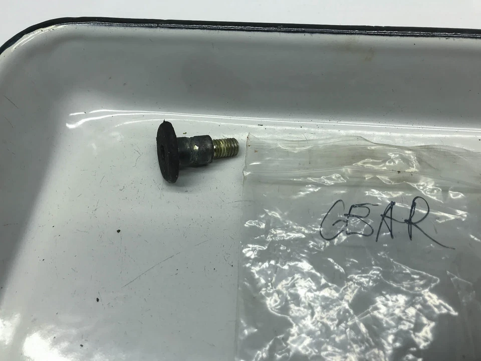 Triumph Sprint ST1050 (5) 05' Schalthebel Schraube Gear Lever Bolt - Bild 1 von 1