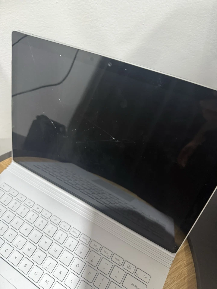 Windows Surface Laptop 1 Pantalla de 13,5", Intel I5 7ª Generación, 128 GB, 8 GB de RAM Foto 4 de 4