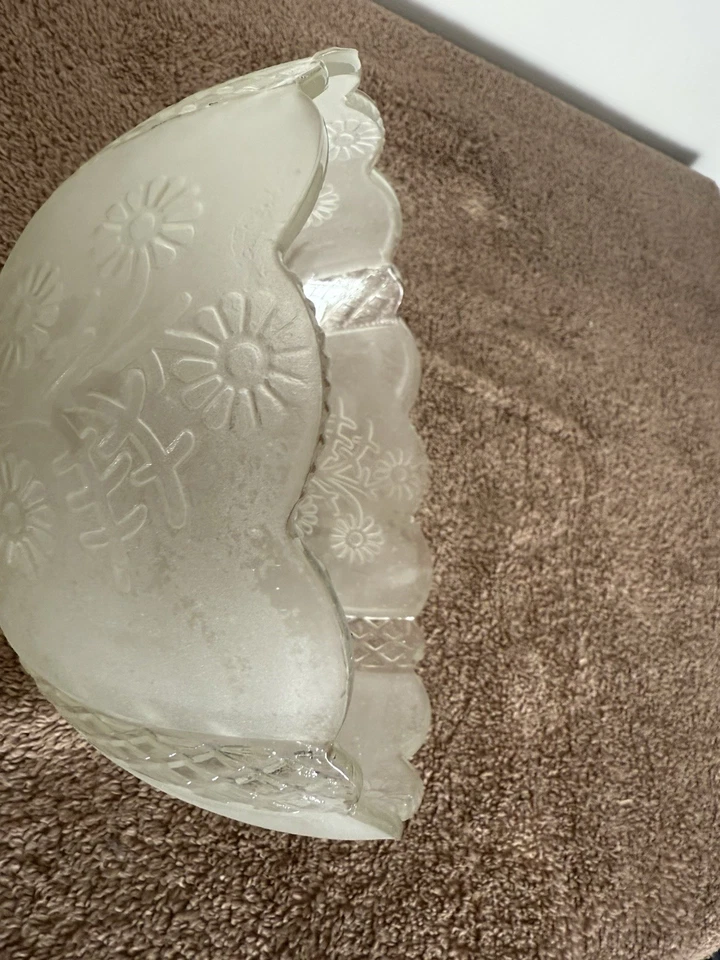 Vintage Daisy And Diamond Pendant Frosted Glass Lamp globe - Image 4 of 4