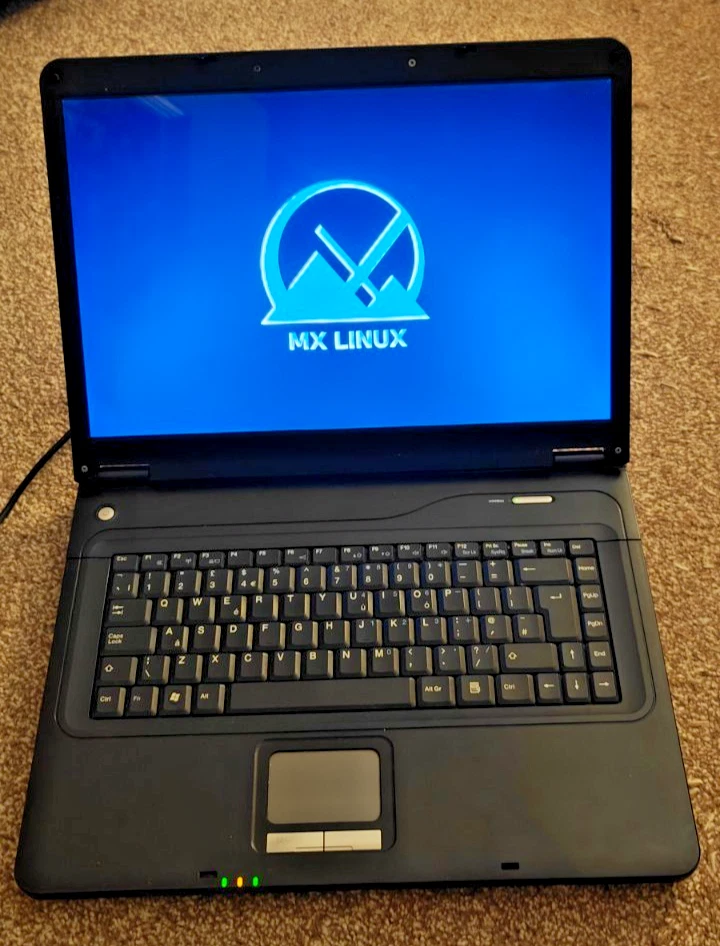 Advent 7211 2.16GHz 15.4'' Laptop Linux Office Wifi 160GB HDD DVD Cheap - Image 2 of 4