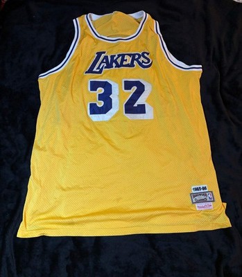 Magic Johnson #32 Lakers Mitchell & Ness 1985-86 Signature Edition Jersey