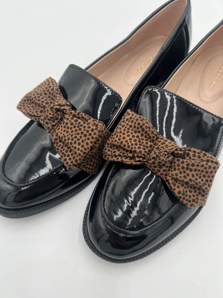 NEW Bandolino Women’s Lindio Loafer Black Patent Shoe W/Camel Velvet Bow 8.5M - Image 4 of 4