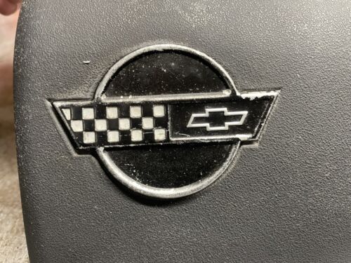 94-96 CORVETTE C4 RH FUEL RAIL INJECTOR COVER 10208795 - Picture 3 of 4