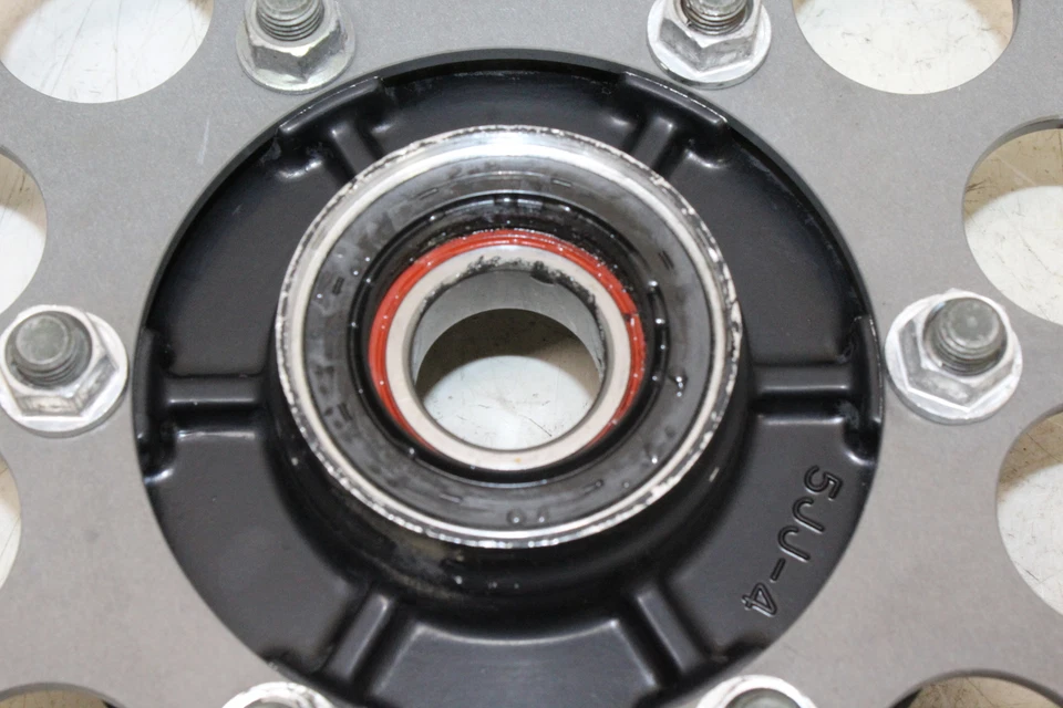 Piñón trasero Yamaha Yzf R6s 2006 con juego de amortiguadores de buje Foto 3 de 4