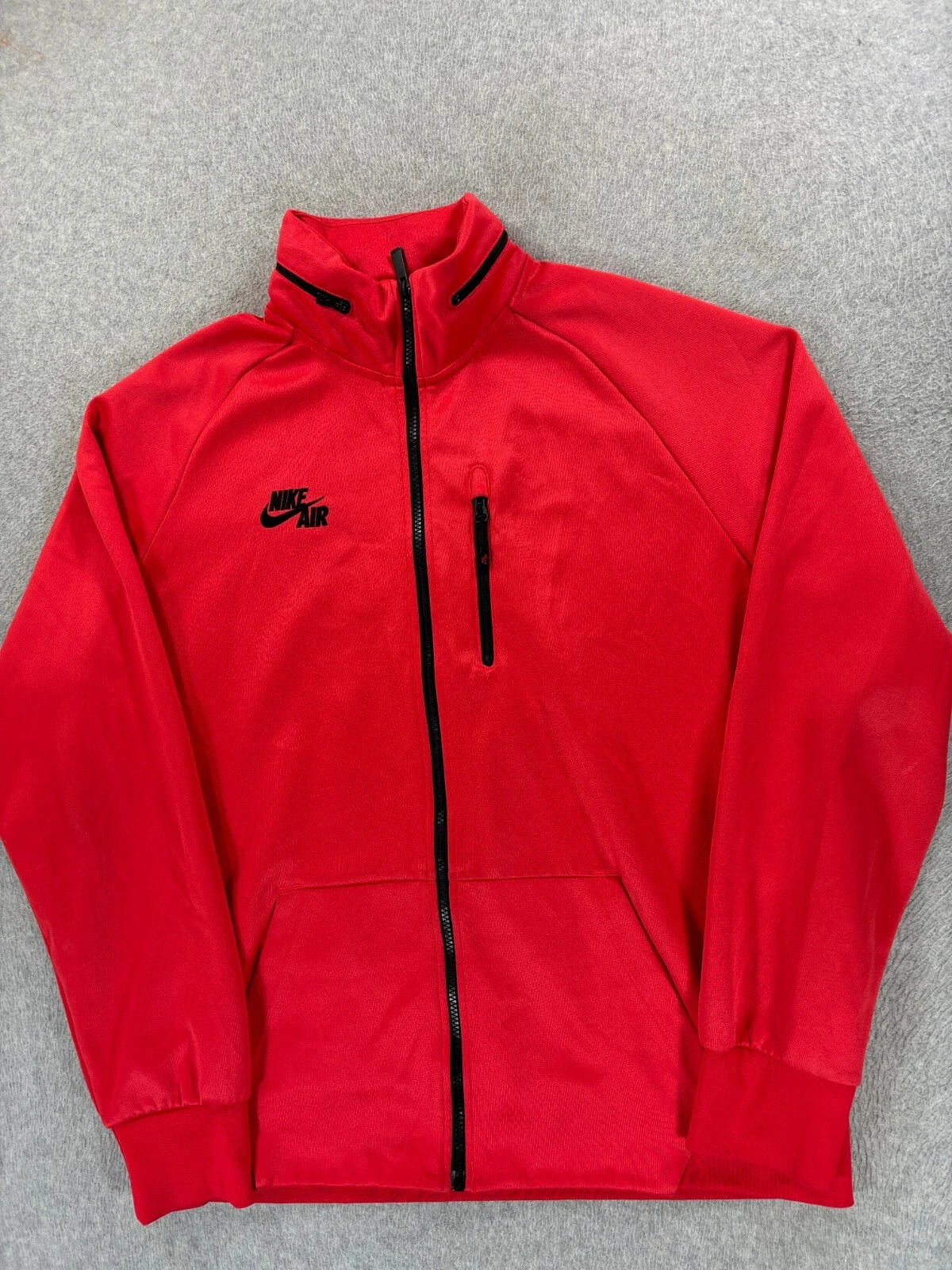 VETEMENTS Giacca Nike Air Stitched Logo Full Zip Vestibilità Atletica (Uomo XL) Rosso Candy