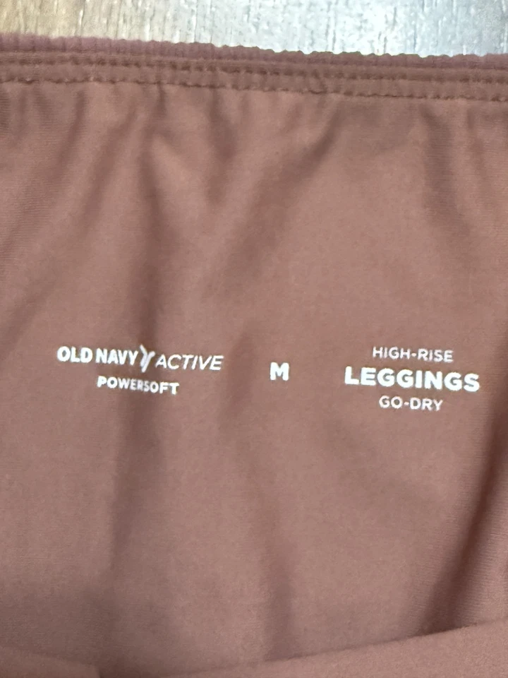 Pantalones activos Old Navy, para mujer medianos, morados, tiro alto, Go-Dry, Powersoft Foto 4 de 4