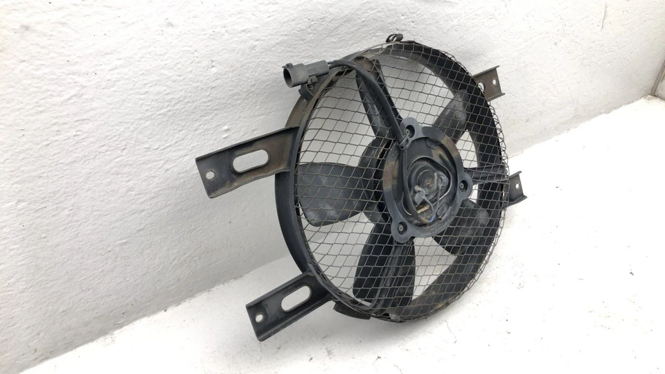 Conjunto de ventilador de refrigeración Geo Tracker 1994-1998 con cubierta de motor OEM 1,6 L 30016743 Foto 2 de 4