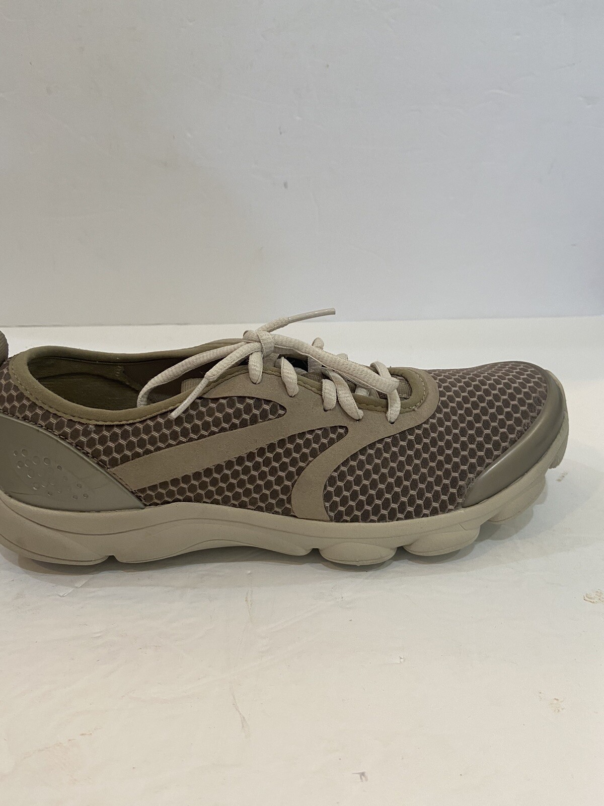 easy spirit reinvent walking sneakers