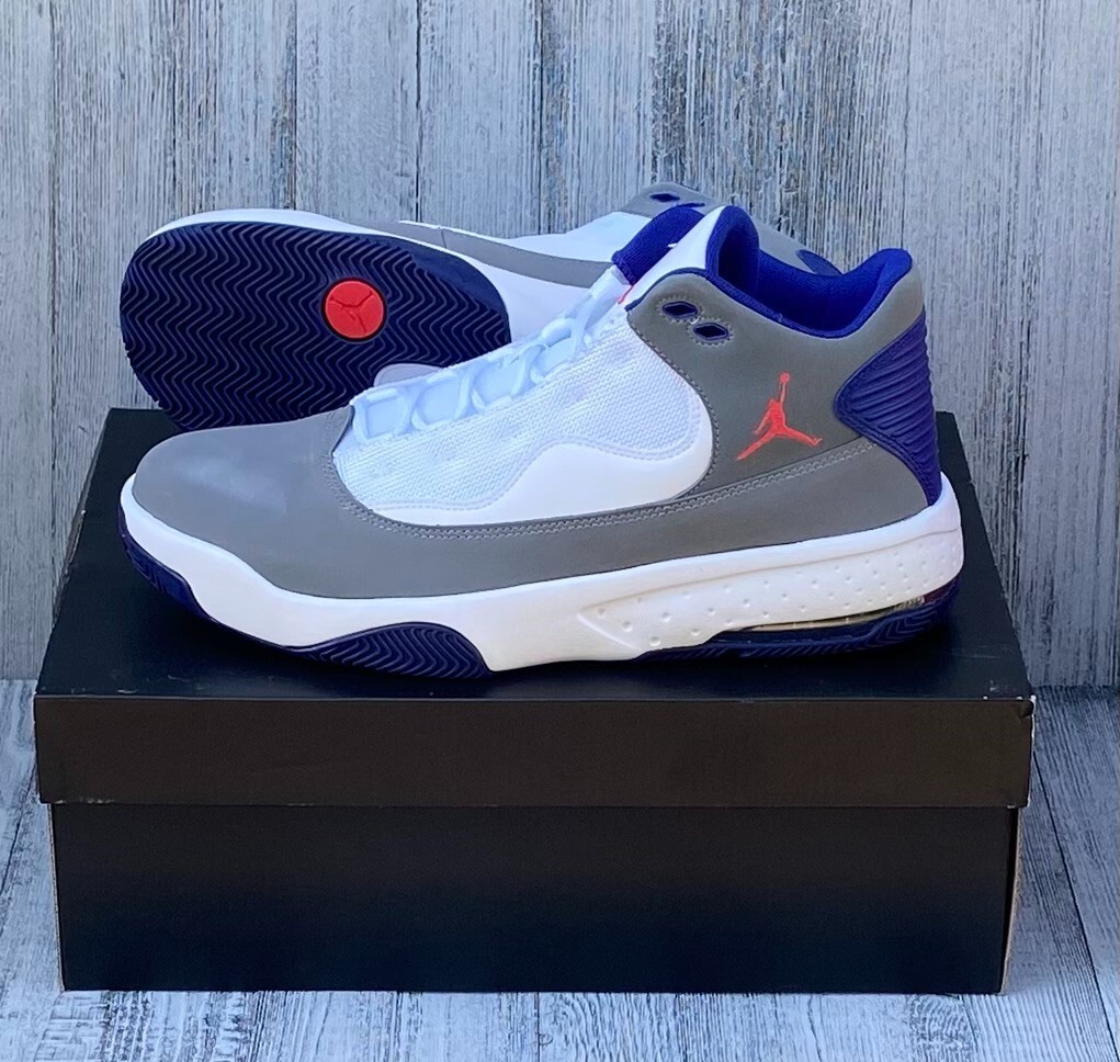 MENS JORDAN MAX AURA BASKETBALL SHOES SIZE 11 GREY-RED-WHITE