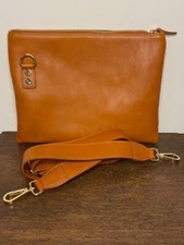 Mark & Graham ESSENTIAL LEATHER ZIPPER CROSSBODY, Camel