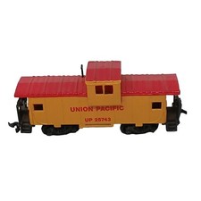 Union Pacific Caboose Bachmann UP 25743 Model Train Car Vintage M-5