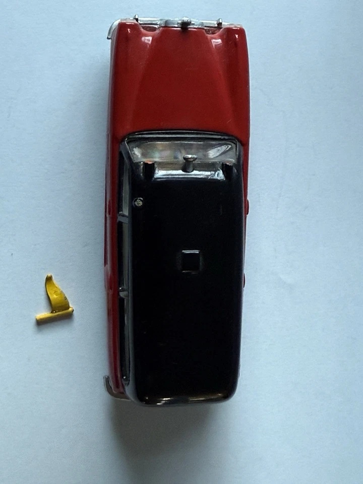 Tekno Denmark 731/32 Mercedes 220 S Ambulance Red 1:43 - Image 4 of 4