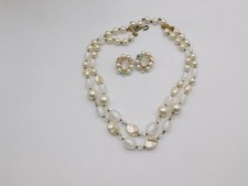 J17-VINTAGE NECKLACE/CLIP EARRING SET FAUX PEARLS/FROSTY BEADS/RHINESTONES