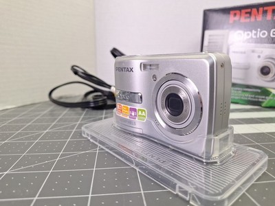 PENTAX Optio E40 シルバー Pentax Optio E40 Digital Camera 8.1MP Silver Tested Has Box Stand