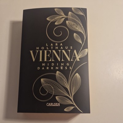 Vienna 2: Hiding Darkness | Lara Holthaus | 2024 | deutsch