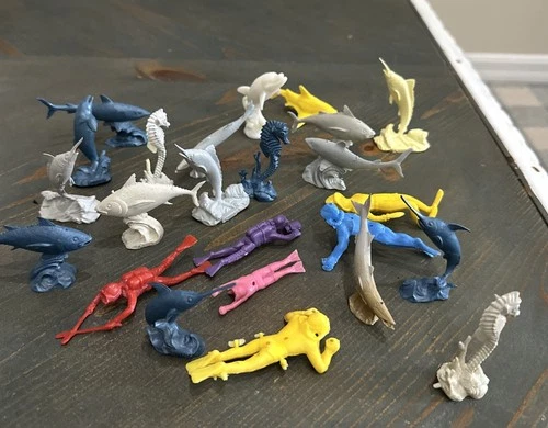 VTG Lot Of Plastic Playset Figures Frogmen Scuba Divers Marlins Seahorse Tuna +