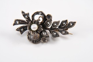 Q85Z71 Gold 585 14kt & Silber Brosche mit Altschliff Diamanten und Perle 19.Jh
