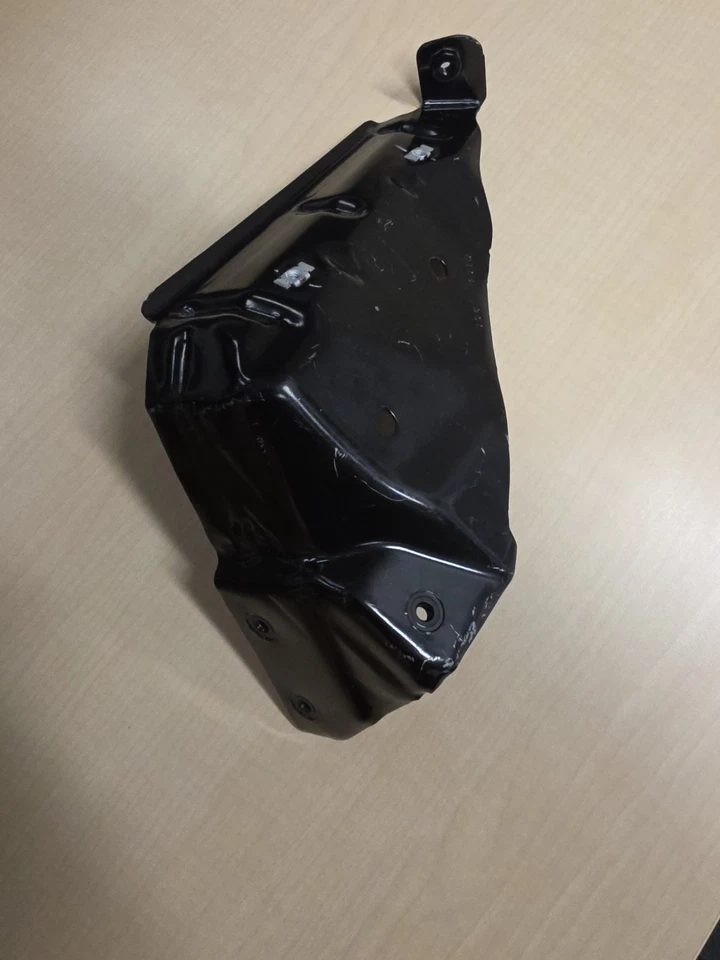 Soporte delantero del panel de la rueda delantera del lado del pasajero GM 233343215 Foto 2 de 4