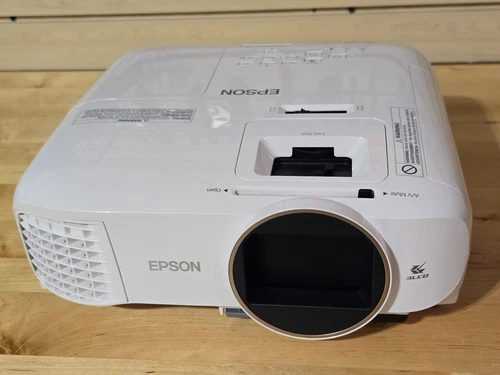 EPSON H852A LCD Projector Hi Res