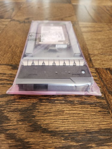 NetApp X487A-R5, SP-487A-R5 containing a Seagate Savvio ST600MM0006 hard drive
