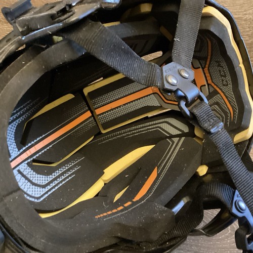 CCM FM Youth FL3DS D30 Ice Hockey Helmet Black HECC Certified Until Dec 2026 - Afbeelding 9 van 10