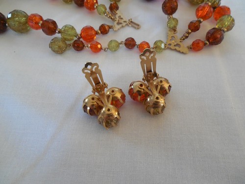 Vintage three strand lucite beaded statment necklace 20" w/matching earrings - Picture 7 of 7