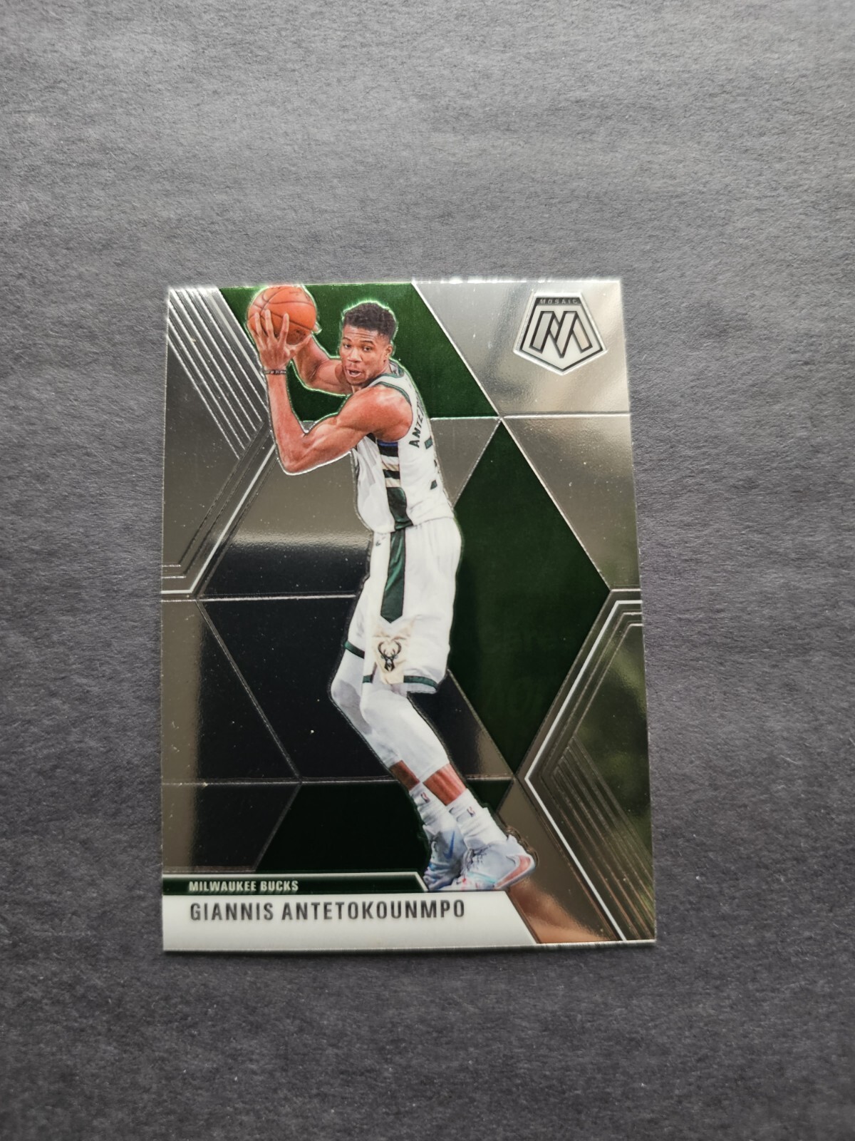 2019-20 Panini Mosaic Giannis Antetokounmpo 🔥 #75 Silver Prizm Bucks