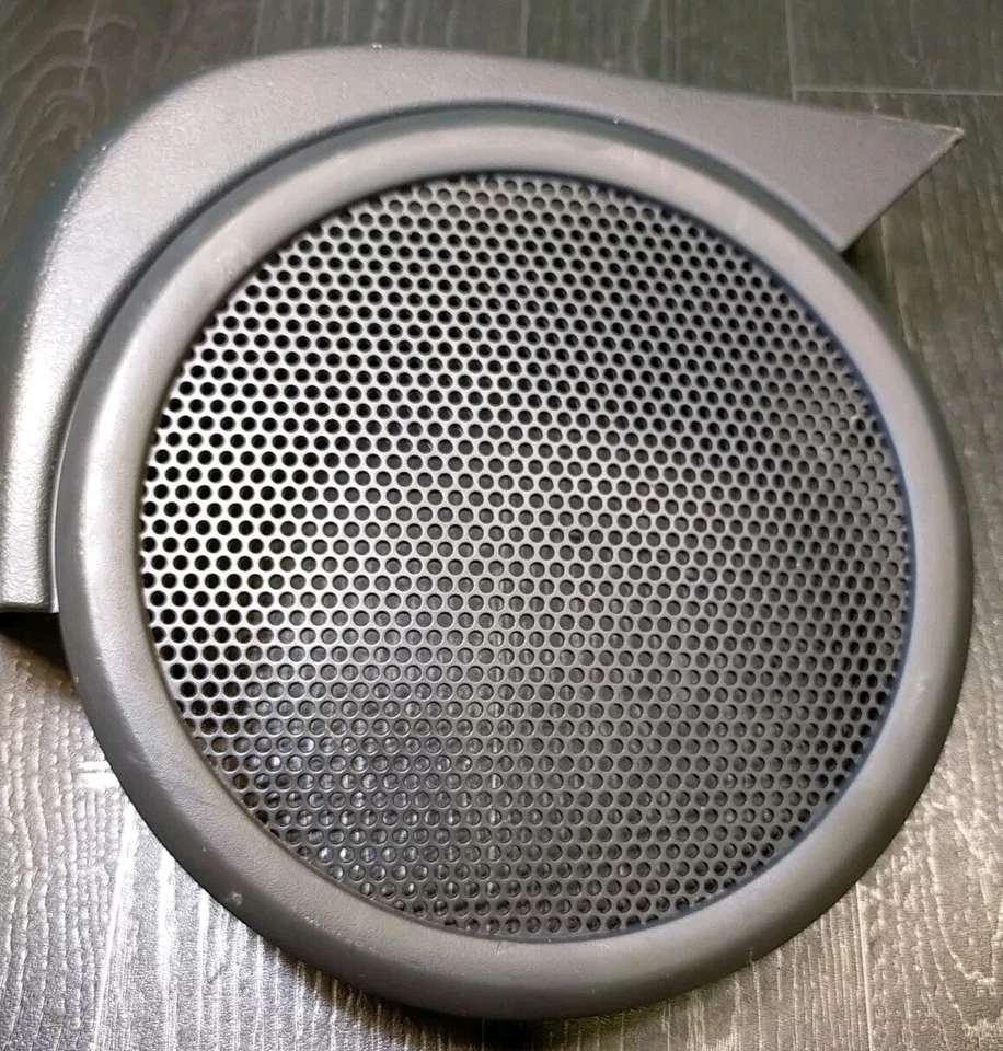 DOOR SPEAKER TRIM COVER JEEP PATRIOT  REAR RIGHT GRILLE 1AW74TRMAA USED PART - Image 3 of 4