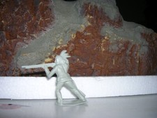 MARX 1952 INDIAN CHIEF 60MM W/ RIFLE TOY SOLDIER MX278 GRY