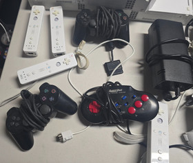 Massive Lot of Video Game Consoles/Hardware Nintendo Xbox Contollers Memory Card