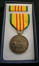 VIETNAM SERVICE MEDAL & RIBBON BAR - Original U.S. GI Issue - made in the USA