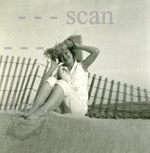 1950s Photo-sexy brunette pinup girl-cheesecake t814825
