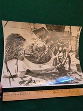 Foto d'epoca ragazzi nativi americani uno con fucile, uno con tamburo