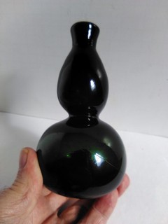18th. c. BLACK GLASS ONION TYPE BOTTLE PONTIL CRUDE LIP NICE ANTIQUE