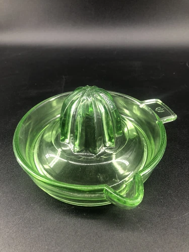 Federal Glass Juice Reamer Green -Vaseline/Uranium Glass - Glows – Vintage