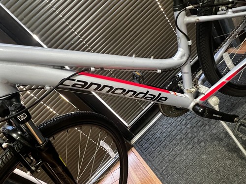 Cannondale Adventure 3 Hybrid bike excellent condition - Picture 3 of 11