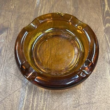 VINTAGE AMBER 5” ROUND 4 SLOT cigar cigarette ashtray Surface Crack See Photos