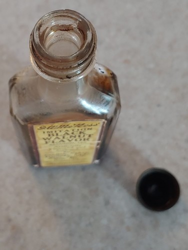 Vintage F. W. McNess Glasflasche aus schwarzem Walnussimitat mit Deckel & Original Etikett - Bild 7 von 12