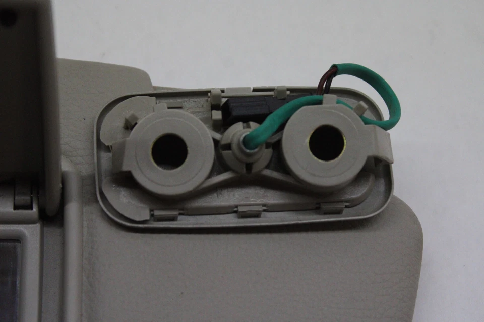 2002 VOLVO V70 XC ЛЕВЫЙ СОЛНЦЕЗАЩИТНЫЙ КОЗЫРЕК OEM 01 02 03 04 - Изображение 4 из 4