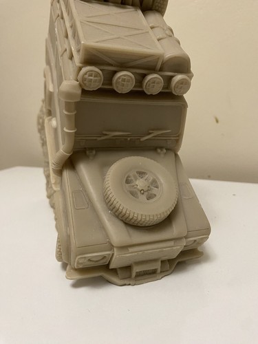 Beautiful Resin Land river Defender 110 Adventure Ornament. - Picture 4 of 6