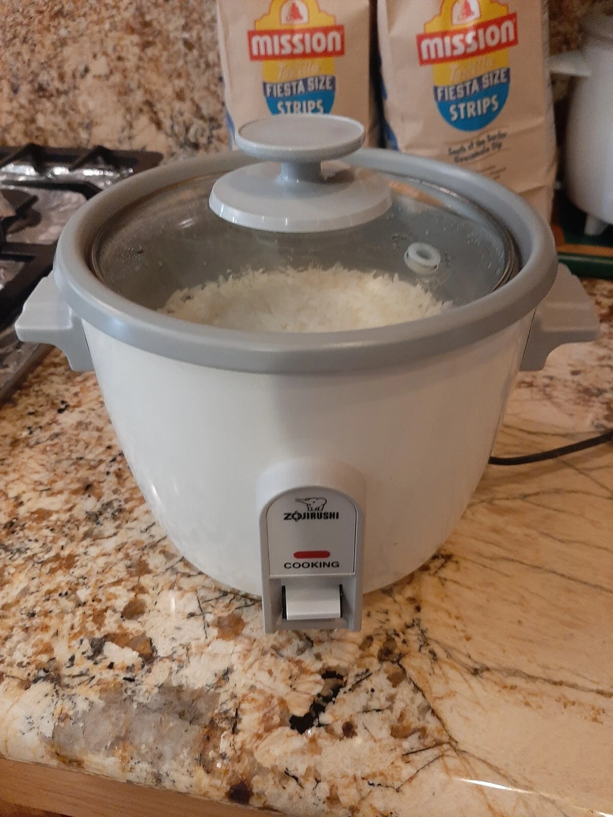 Zojirushi NHS-06 3-Cup (Uncooked) Rice Cooker