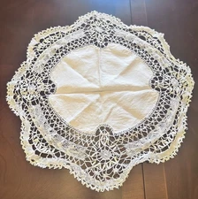 Vintage Italian Handmade White Round Detailed Lace Centerpiece Tablecloth 24”