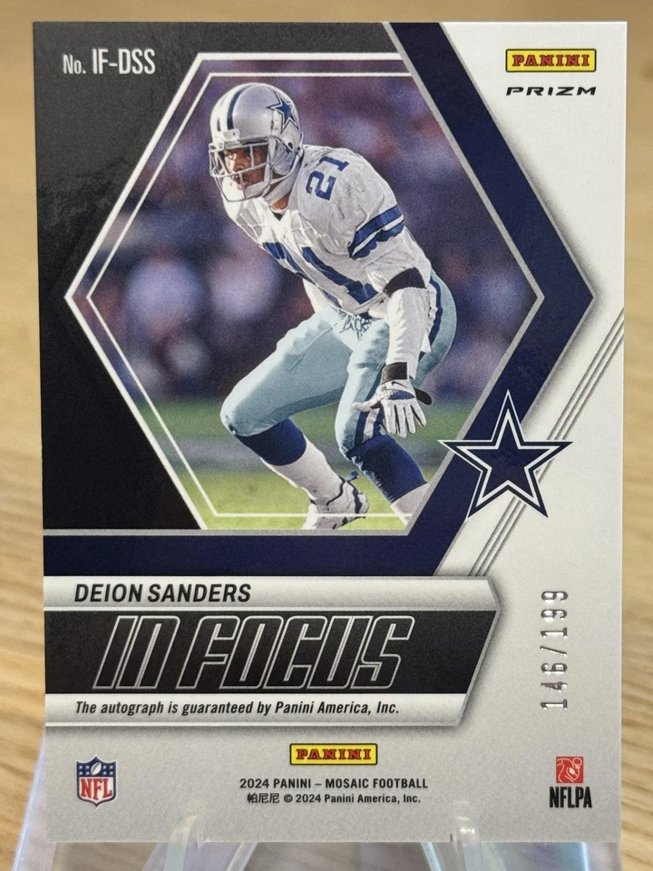 2024 Mosaic Deion Sanders In Focus Signatures rojo automático #/199 vaqueros Foto 2 de 2