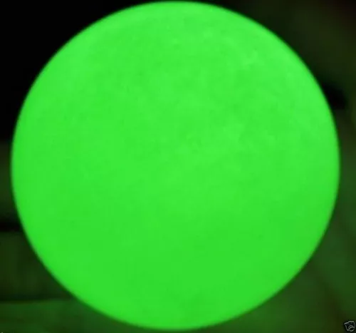 Esfera de cristal de fluorita blanca natural 55 mm que brilla en la piedra verde oscura - Imagen 2 de 6