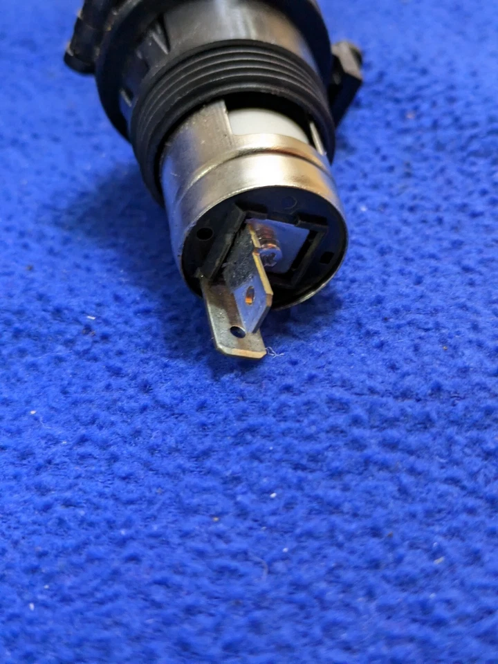 25331-4H00B Nissan OEM Genuino ENCHUFE Infiniti fx35 Consola Central 12v Toma Foto 3 de 4