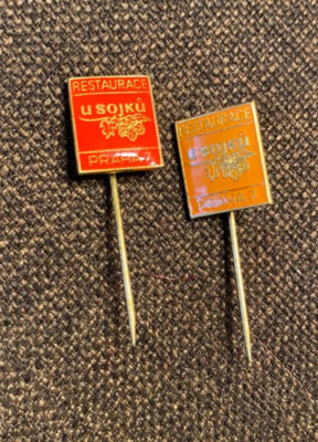 2 verschiedene Vintage 70er Jahre U SOJKU RESTAURANT Tschechoslowakei Pins Revers Anstecker