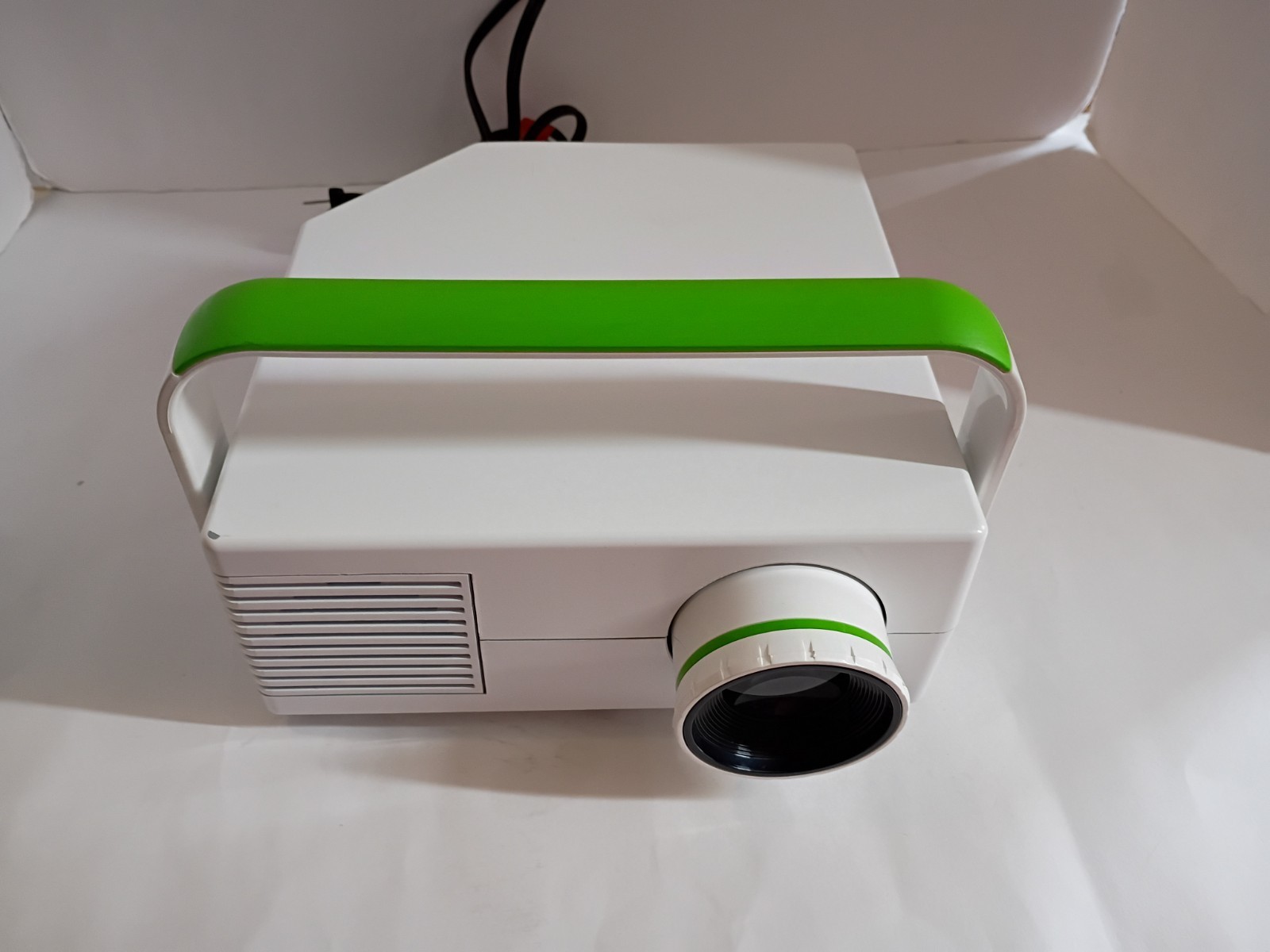 Shift3 The Black Series Entertainment Movie Projector 120" Screen 